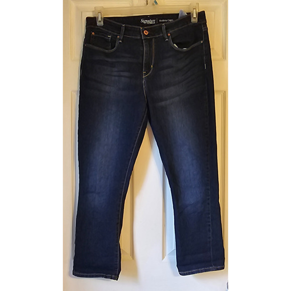Signature Levi Strauss Women’s Modern Capri Jeans Size 14 W32 Dark Wash Stretch - Picture 1 of 13